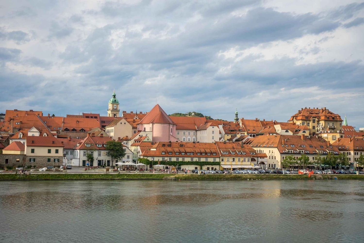 Zagreb: yksityinen kuljetus Wieniin + nähtävyyspysähdykset + lippu
