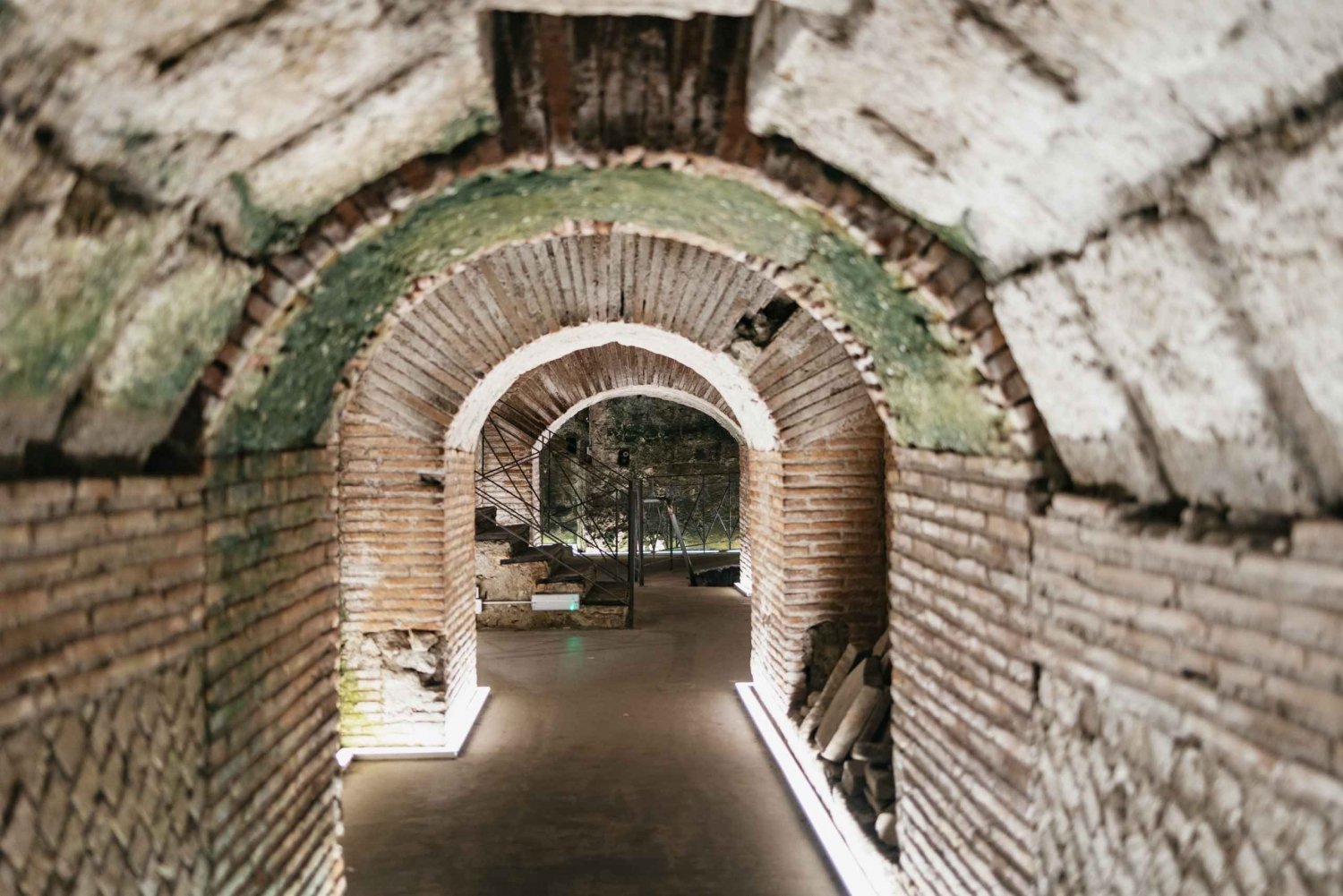 Nápoles: entrada a la zona subterránea y tour guiado