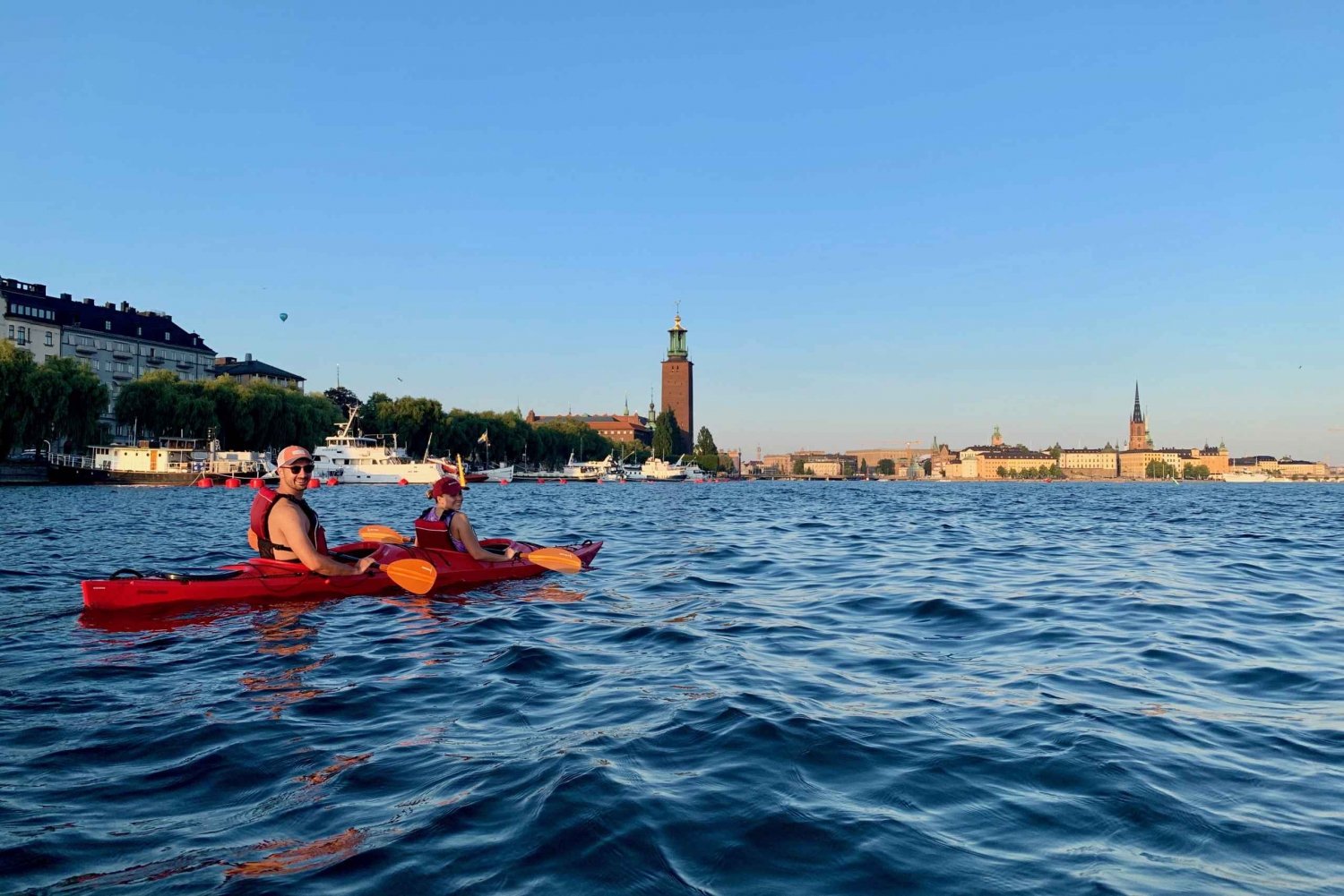 Stockholm: Eco-Friendly Guided Kayaking Tour of the City