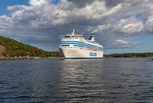 From Helsinki: Overnight Cruise to Stockholm with Breakfast