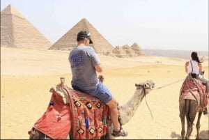 Giza: Puolipäiväkierros lounaalla ja Pyramidien sisäänpääsyllä