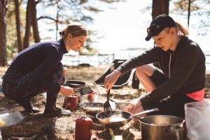 Sankt Annas skjærgård: Guidet kajakkpadling og villcamping