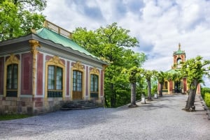 Evite filas e faça um passeio de balsa pelo Palácio de Drottningholm em Estocolmo
