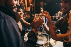 Snaps, Hygge och Nightlife Tour i Stockholms gamla barer