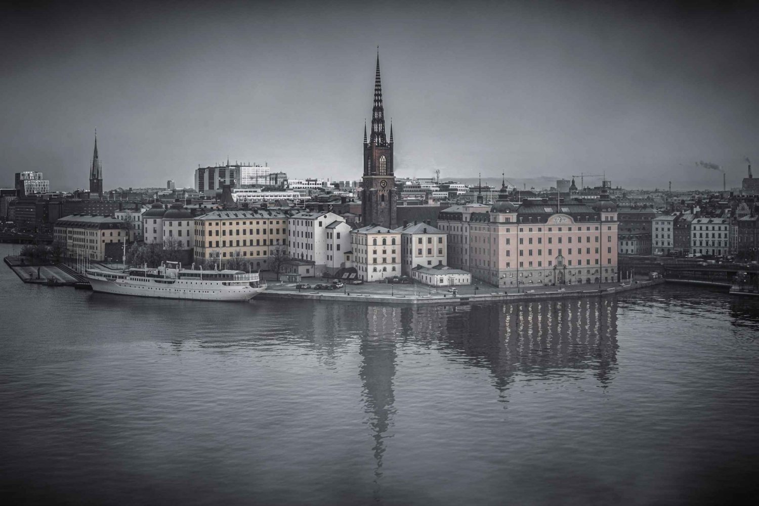 Stockholm: 1.5-Hour Ghost Walk and Historical Tour