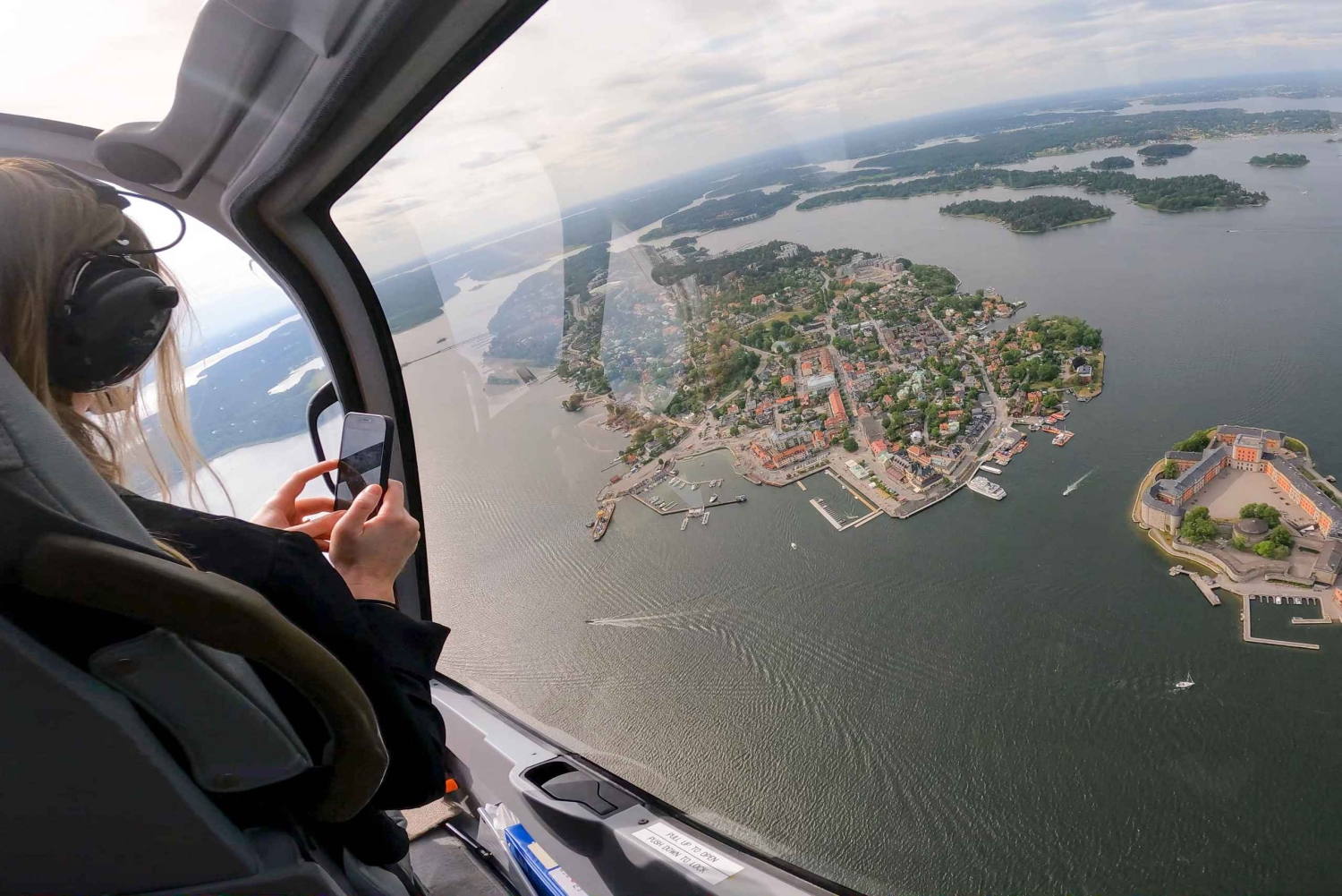30-minutowy prywatny lot helikopterem nad Sztokholmem i Vaxholm