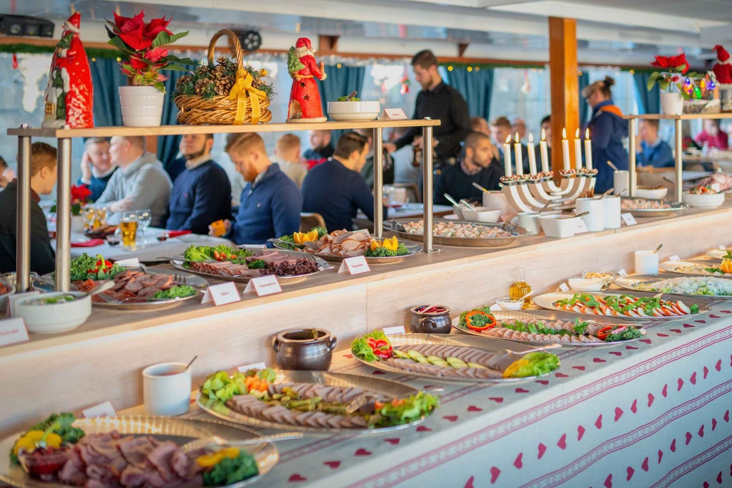 Tukholma: All-You-Can-Eat-joulubuffetristeily Livemusic