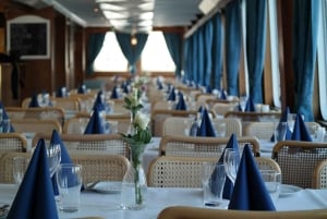 Stockholm: All-You-Can-Eat Shrimp/Tacos Cruise & Live Music