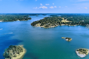 歴史的な船で行くストックホルム群島ガイド付きツアー（フィカ付き）