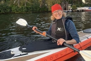 Stockholm bij nacht: winterkajaktocht met gids en droogpak