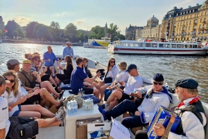Stockholm: Electric Boat Tour with Live Music