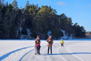 Stockholm : Visite privée familiale en patinoire et déjeuner