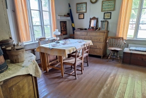 Estocolmo: tour guiado en grupo sobre el ejército y la escuela