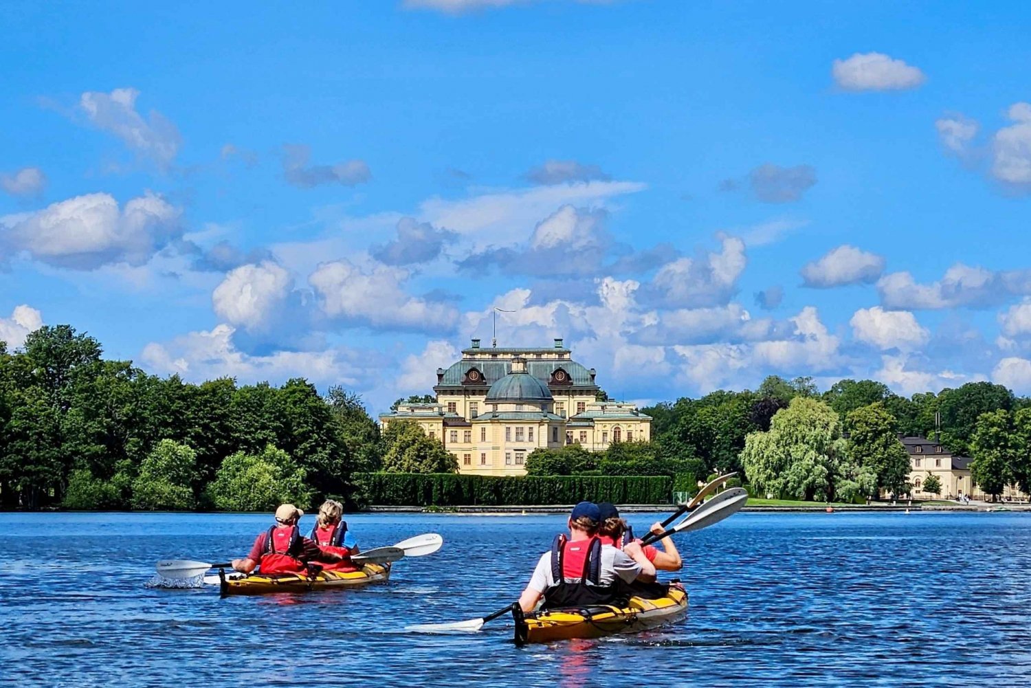 Sztokholm: Wycieczka kajakiem z przewodnikiem do Pałacu Królewskiego Drottningholm