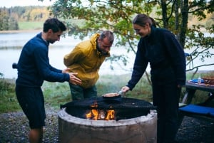 Stockholm : randonnée, déjeuner en forêt et flottaison en eau froide