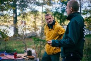 Stockholm : randonnée, déjeuner en forêt et flottaison en eau froide
