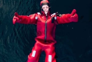 Stockholm : randonnée, déjeuner en forêt et flottaison en eau froide