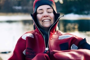 Stockholm : randonnée, déjeuner en forêt et flottaison en eau froide