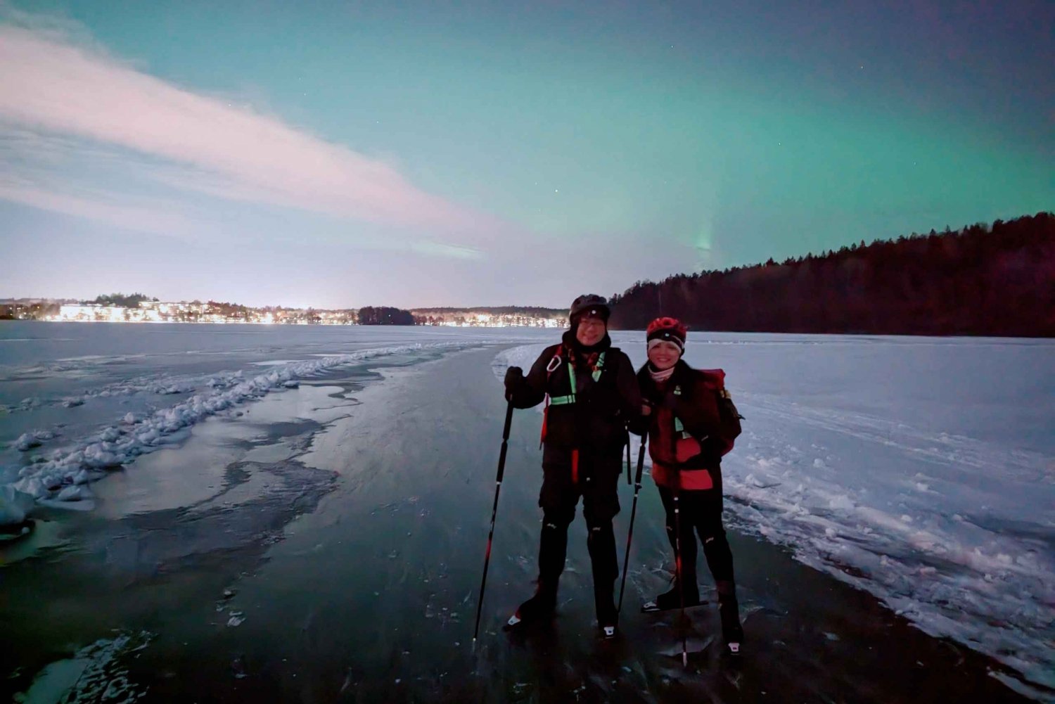 Estocolmo: Patinação no gelo ao luar com chocolate quente