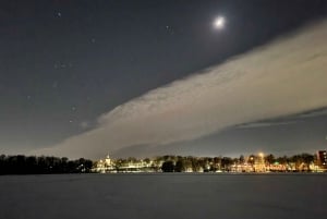 Stockholm: Schlittschuhlaufen im Mondschein mit heißer Schokolade
