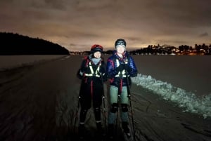 Stockholm: Schlittschuhlaufen im Mondschein mit heißer Schokolade