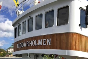 Stockholm: Midsummer Archipelago Boat Tour Live Guide DE/EN