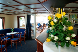 Stockholm: Midsummer Archipelago Boat Tour Live Guide DE/EN