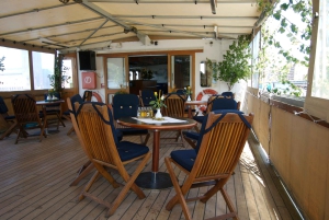 Stockholm: Midsummer Archipelago Boat Tour Live Guide DE/EN