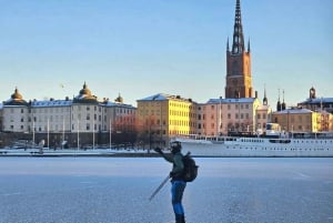 Stockholm: Nordic Ice Skating for Beginners on a Frozen Lake