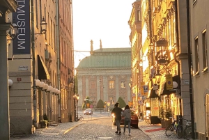 Rundvisning i Gamla Stan med lokale + souvenirplakat
