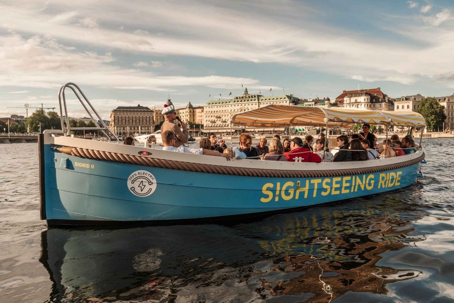 Estocolmo: Passeio particular em um barco elétrico aberto
