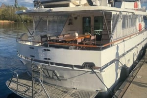 Stockholm: Privétour met klassieke jacht (zonsondergang/diner/etc.)
