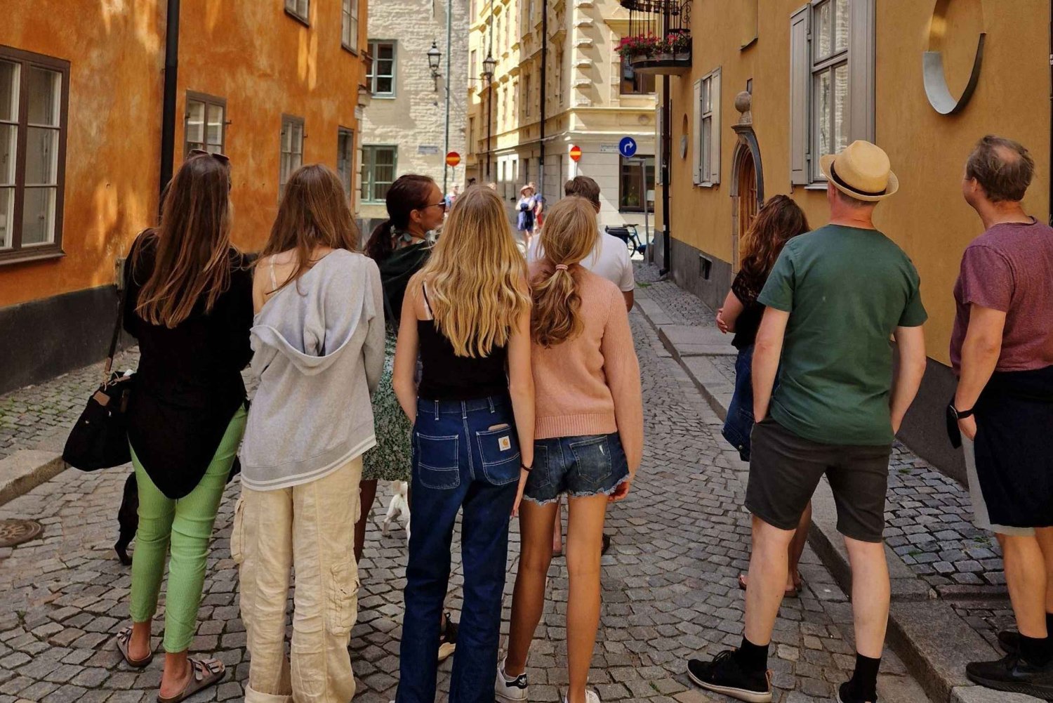 Stockholm: Royal & Classic History Walking Tour with Fika