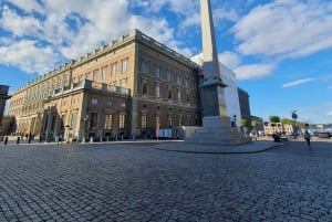 Stockholm: Royal & Classic History Walking Tour with Fika