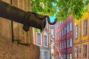 Stockholm: Royal & Classic History Walking Tour with Fika