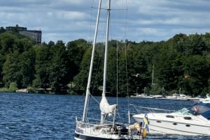 Stockholm: Private Sailing tour