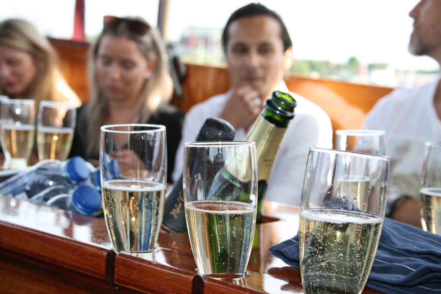 Stockholm: Sip&Cruise with Tasting and Sightseeing