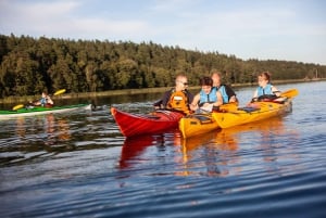 Sztokholm: Spływ kajakowy Archipelagiem Zachodzącego Słońca i toast na wodzie
