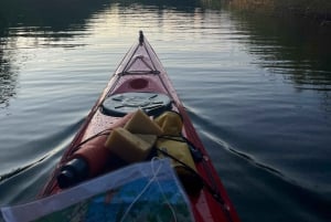 Stockholm : Excursion en kayak au coucher du soleil dans l'archipel + Fika