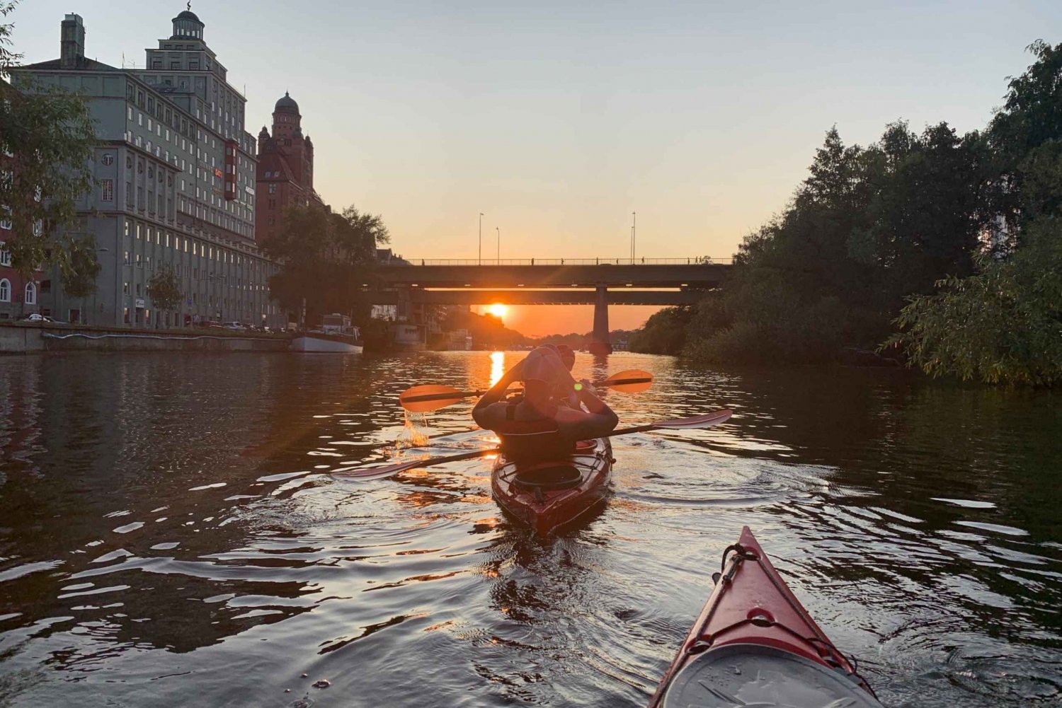 Stockholm: Sunset Kayak Tour in the City + Swedish Fika