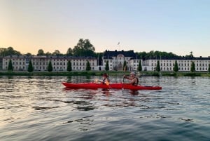 Stockholm: Kajaktocht bij zonsondergang in de stad + Zweedse Fika