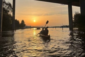 Stockholm: Kajaktur ved solnedgang i byen + svensk fika