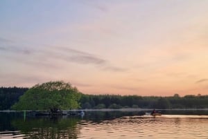 Estocolmo: Passeio de caiaque ao pôr do sol no Lago Mälaren com chá e bolo