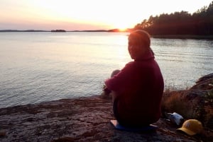 Stockholm: Kajaktocht bij zonsondergang op het Mälarmeer met thee en taart