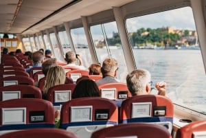 Sztokholm: rejs łodzią pod mostami