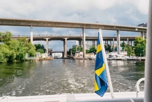 Sztokholm: rejs łodzią pod mostami