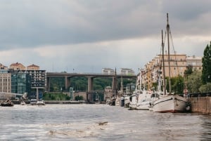 Stockholm: rondvaart onder de bruggen door