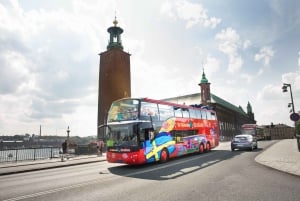 Stockholm: Walking Tour and Hop-on Hop-off Bus Tour