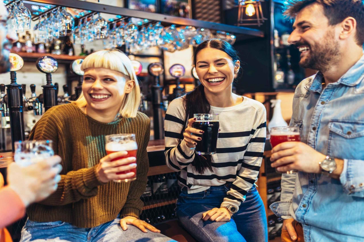 Svensk ölprovningstur på pubar i Stockholms gamla stadskärna