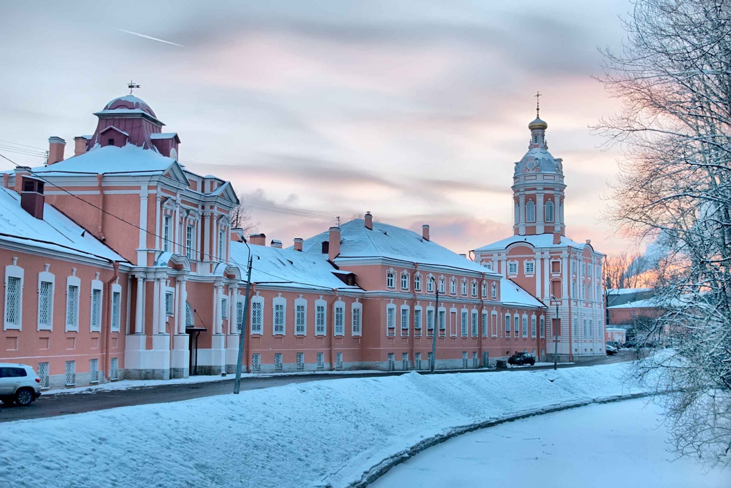 St Petersburg: Alexander Nevsky Lavra Private Tour